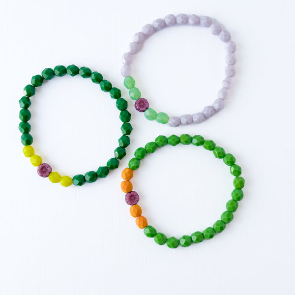  Bead Bracelet With Tiny Purple Flower