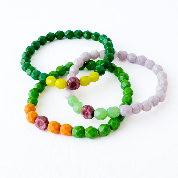  Bead Bracelet With Tiny Purple Flower