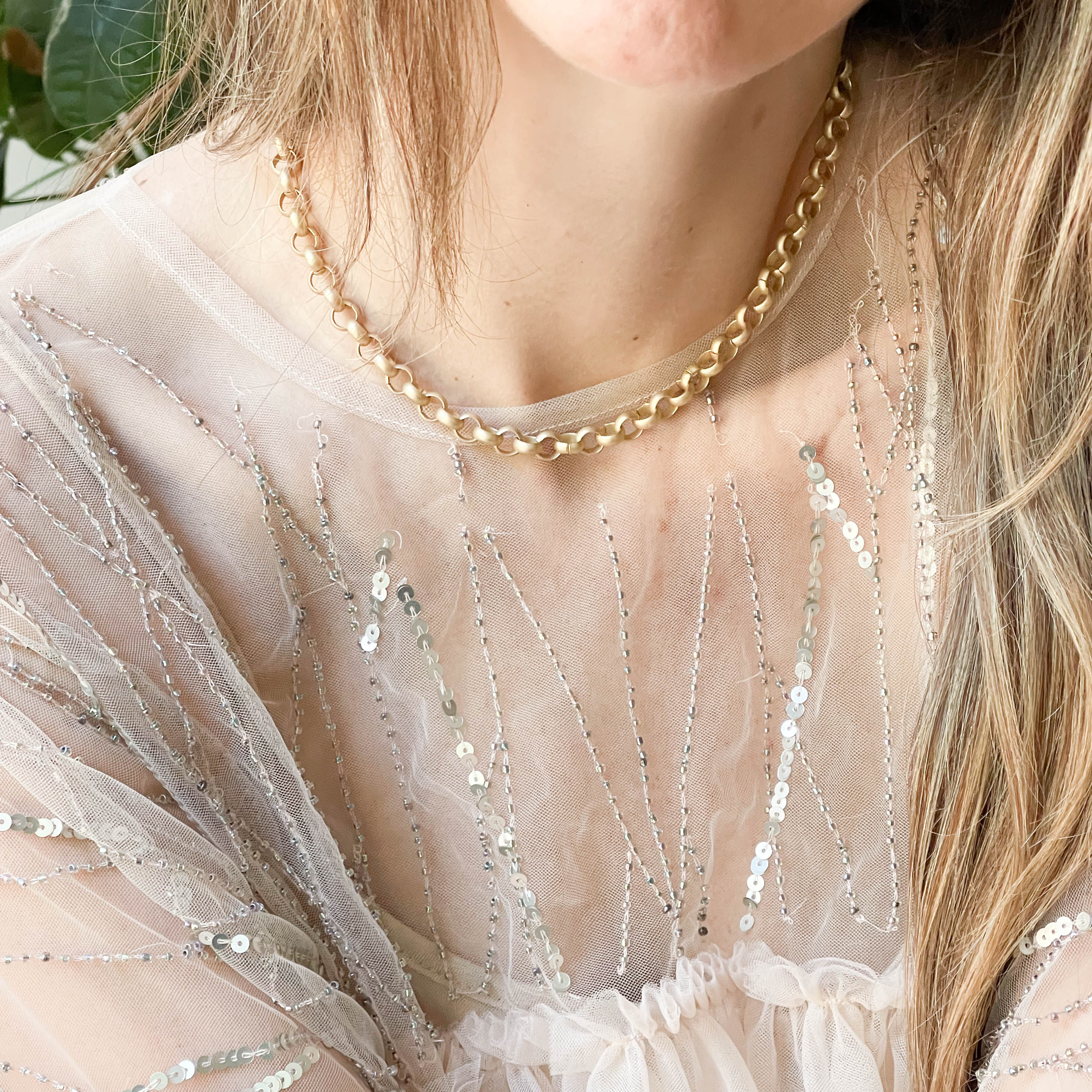 How to Wear and Style Latest Chunky Gold Necklace?