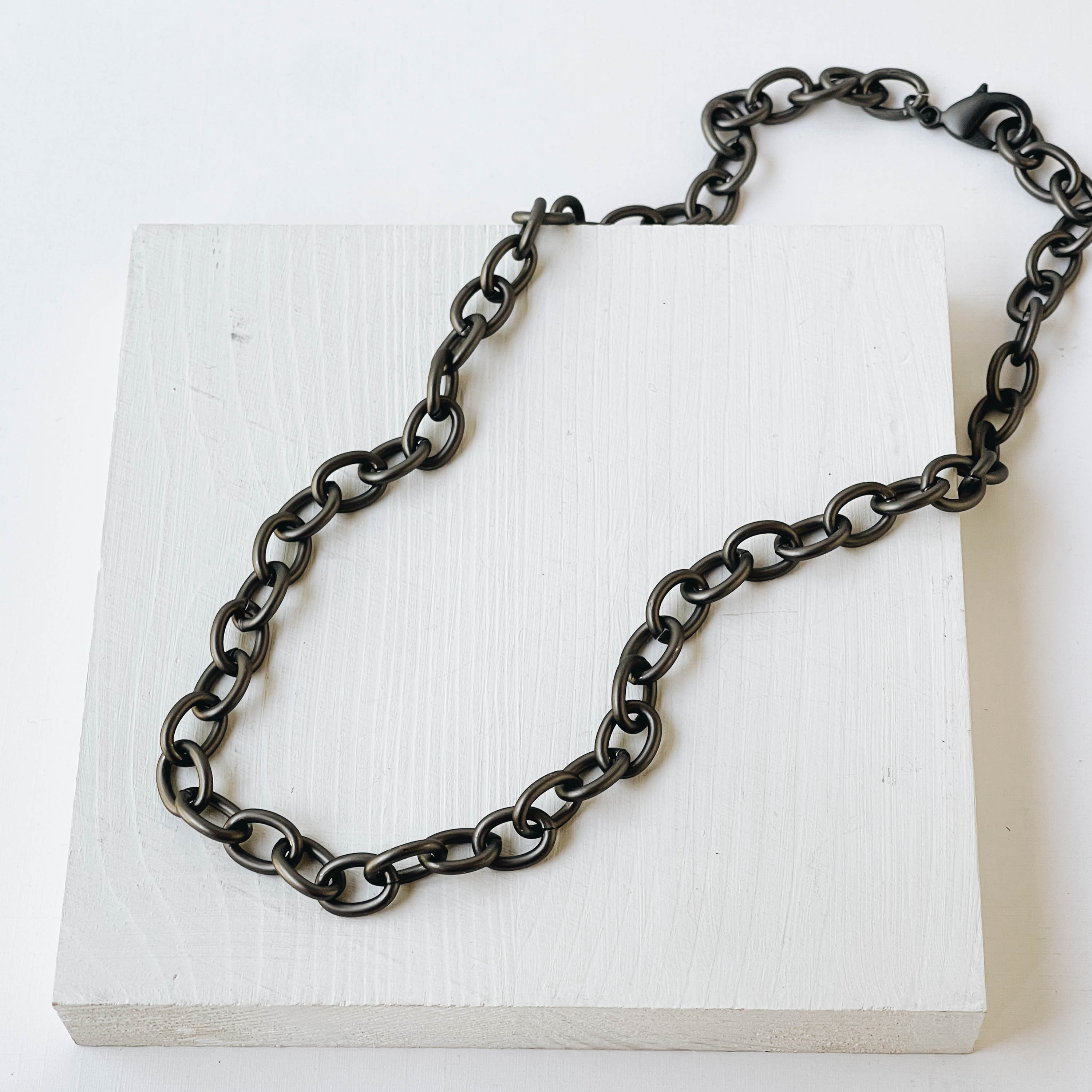 Oversize Acrylic Chain Necklace -Clear