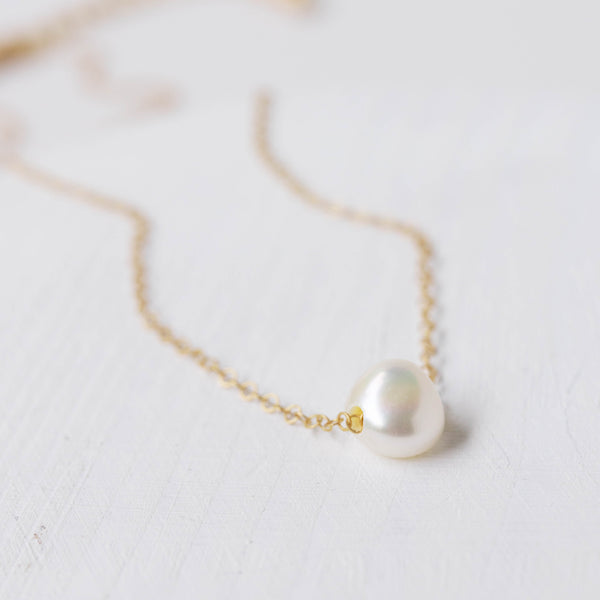 Single floating pearl